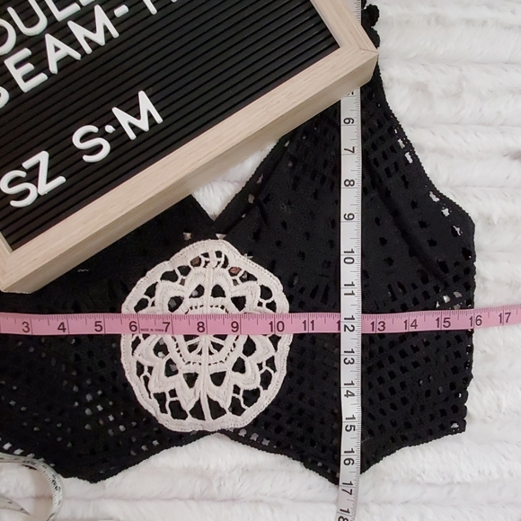 Native Rose black crocheted top white center crop lightweight NWT - Picture 6 of 8